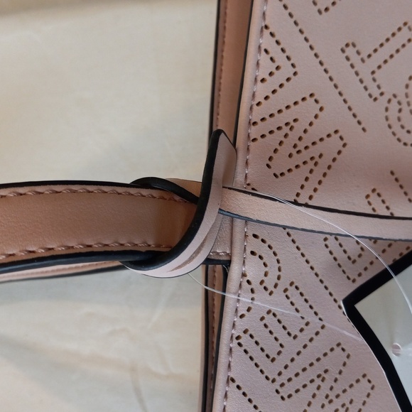 Tote - Picture 13 of 16